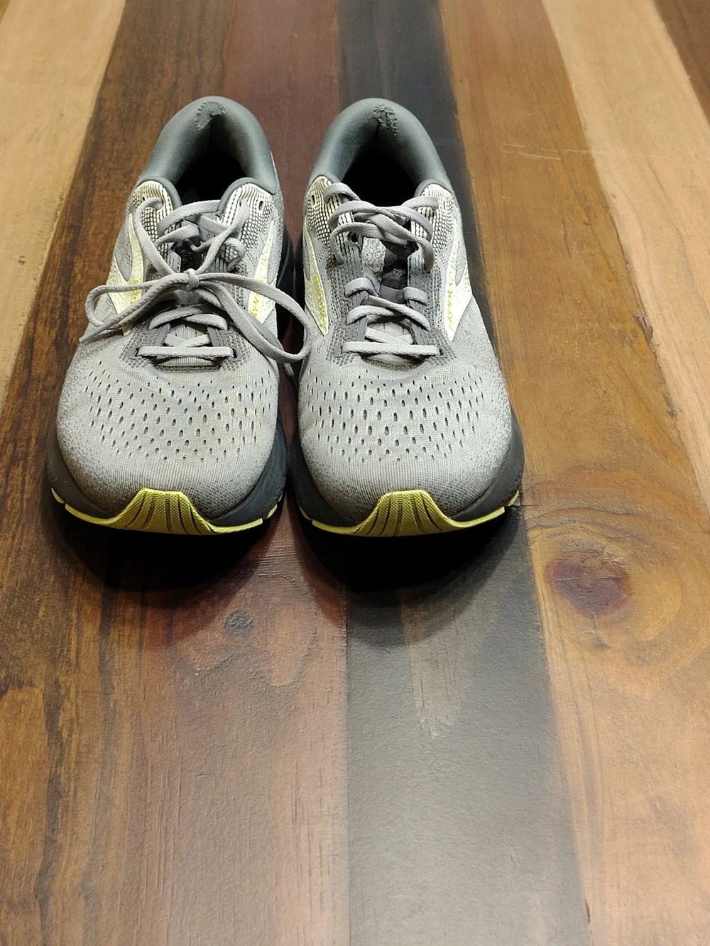 Brooks Ghost 16 Men's Road Running Shoe Fair Condition Size 9.5 Men.